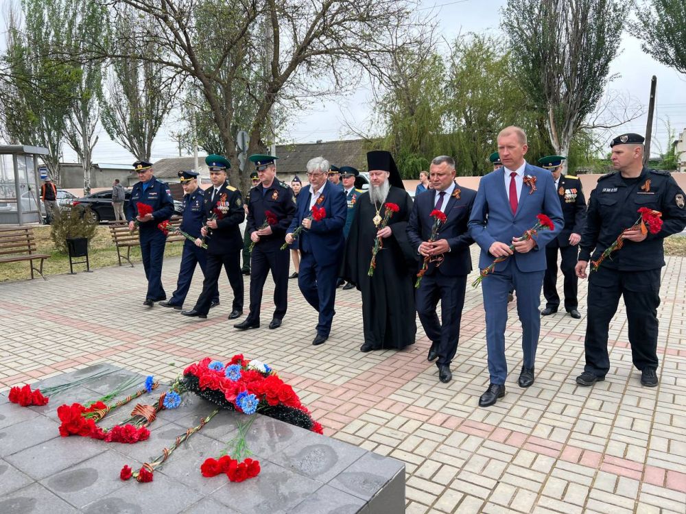 «Склоняем голову пред подвигом солдата»: Джанкой отмечает 80-ую годовщину Великой Победы «Склоняем голову пред подвигом солдата»: Джанкой отмечает 80-ую годовщину Великой Победы