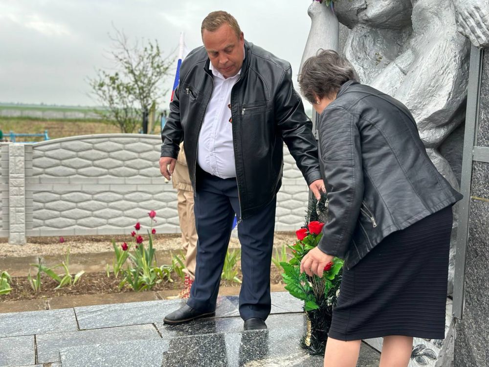 В Джанкойском районе возложили цветы к памятникам и воинским захоронениям В Джанкойском районе возложили цветы к памятникам и воинским захоронениям