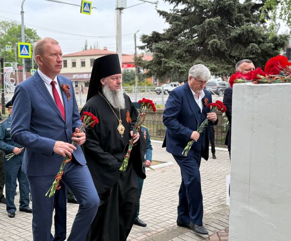«Склоняем голову пред подвигом солдата»: Джанкой отмечает 80-ую годовщину Великой Победы «Склоняем голову пред подвигом солдата»: Джанкой отмечает 80-ую годовщину Великой Победы