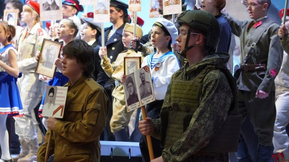 Смотрите в 17:15 на «Первом Крымском» гала-концерт от участников конкурса «Мы — наследники Победы!»
