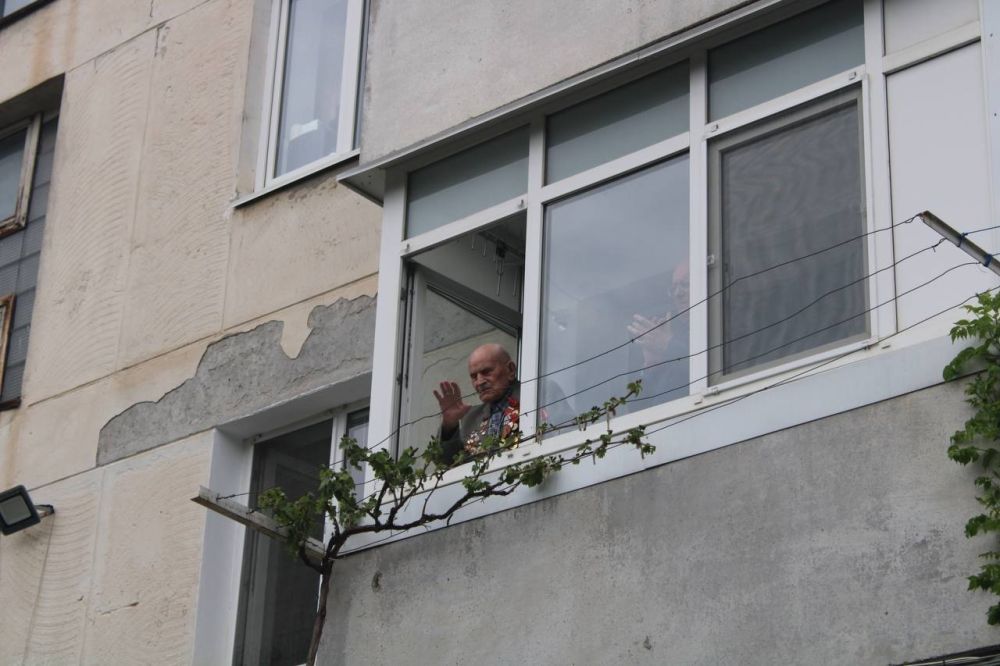 Симферопольский район поздравляет фронтовых ветеранов с 80-летием со Дня Победы Симферопольский район поздравляет фронтовых ветеранов с 80-летием со Дня Победы