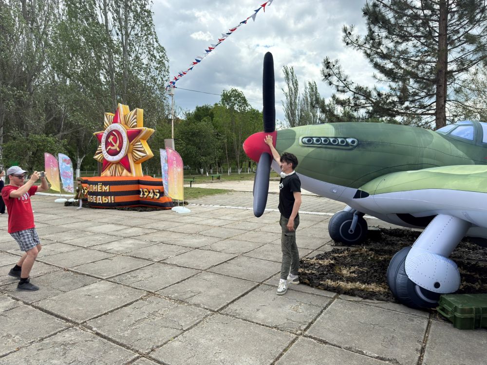 В честь Дня Победы в Нижнегорском работали праздничные фотозоны В честь Дня Победы в Нижнегорском работали праздничные фотозоны