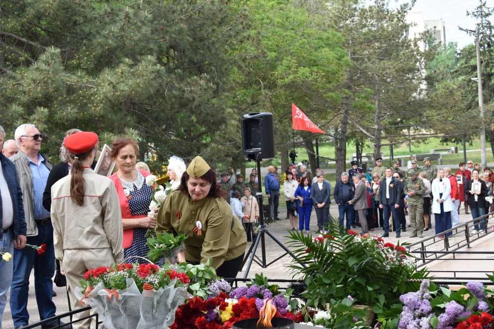 Возложение цветов ко Дню Победы Возложение цветов ко Дню Победы