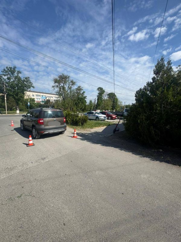В Крыму подросток на самокате попал под колеса иномарки В Крыму подросток на самокате попал под колеса иномарки