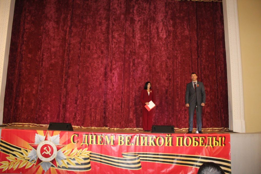 В пгт Ленино состоялся праздничный концерт, посвященный Дню Великой Победы В пгт Ленино состоялся праздничный концерт, посвященный Дню Великой Победы