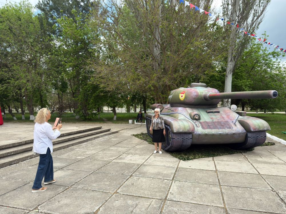 В честь Дня Победы в Нижнегорском работали праздничные фотозоны В честь Дня Победы в Нижнегорском работали праздничные фотозоны