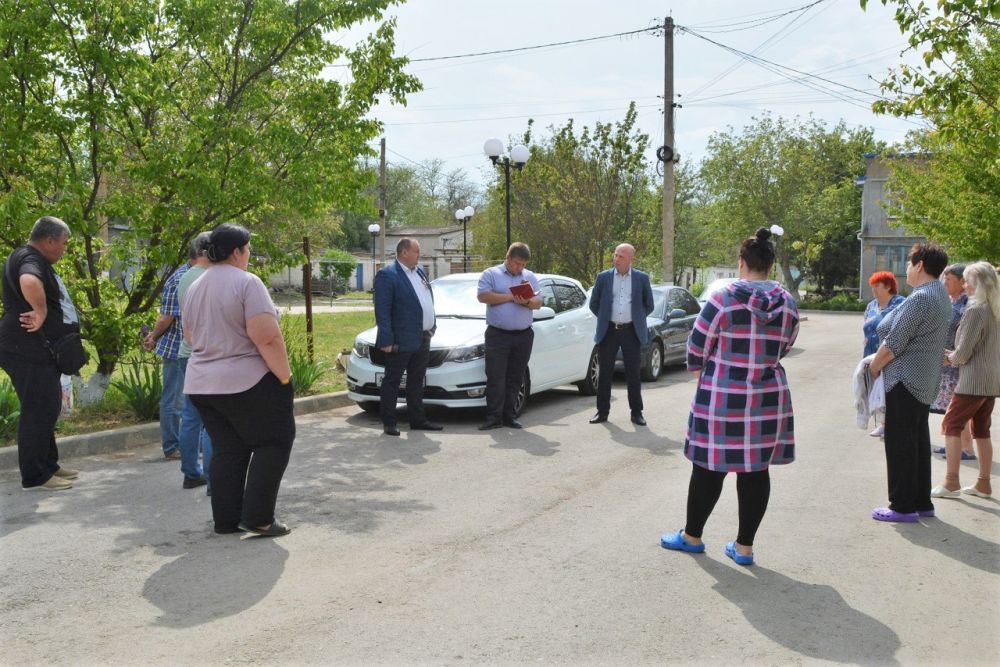 Александр Соколовский провёл встречу со старшими МКД, расположенных по улицам Петухова, Майская, Г. Подпольщиков в пгт Первомайское Александр Соколовский провёл встречу со старшими МКД, расположенных по улицам Петухова, Майская, Г. Подпольщиков в пгт Первомайское