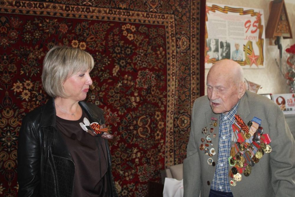 Симферопольский район поздравляет фронтовых ветеранов с 80-летием со Дня Победы Симферопольский район поздравляет фронтовых ветеранов с 80-летием со Дня Победы
