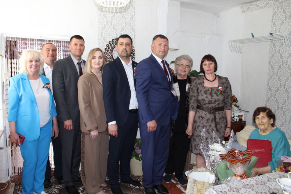 С Днём Победы поздравили ветеранов Великой Отечественной войны в Ленинском районе
