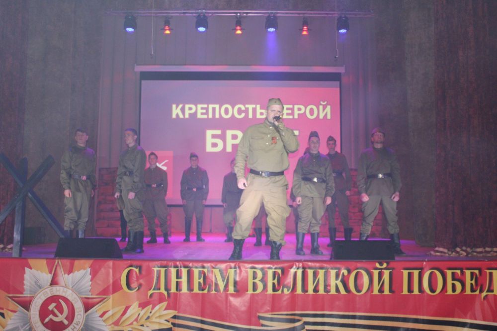 В пгт Ленино состоялся праздничный концерт, посвященный Дню Великой Победы В пгт Ленино состоялся праздничный концерт, посвященный Дню Великой Победы