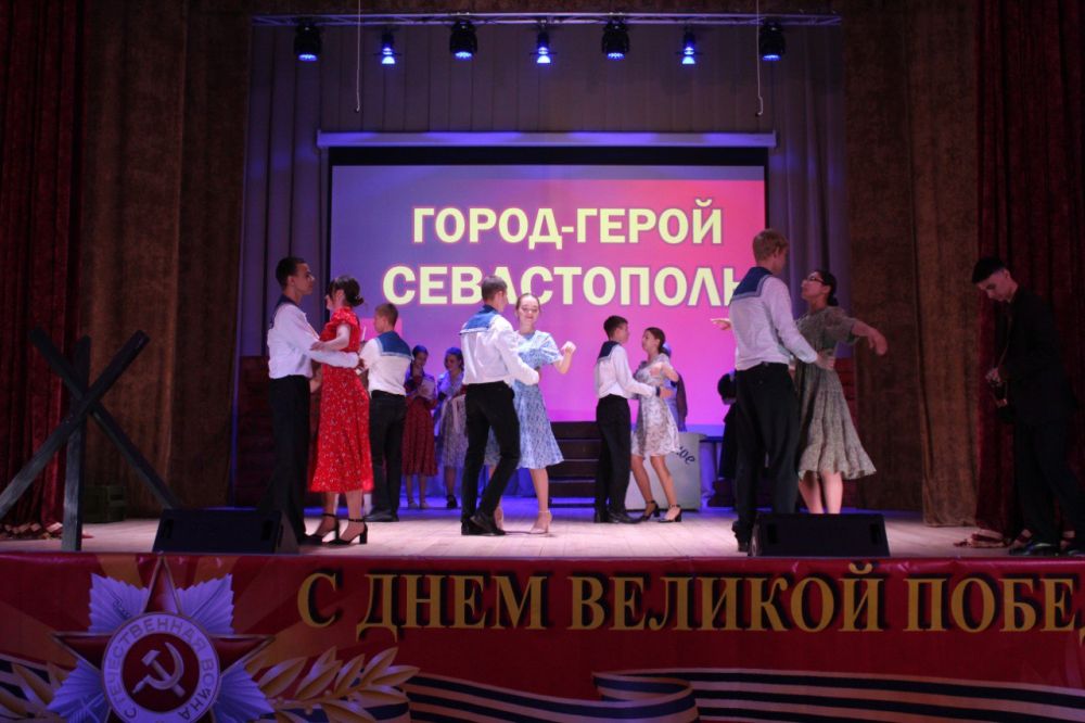 В пгт Ленино состоялся праздничный концерт, посвященный Дню Великой Победы В пгт Ленино состоялся праздничный концерт, посвященный Дню Великой Победы