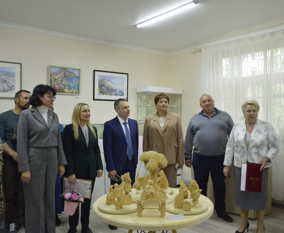 В Ремесленной палате Республики Крым состоялось открытие выставки работ художественной резьбы по дереву «Богородская игрушка» В Ремесленной палате Республики Крым состоялось открытие выставки работ художественной резьбы по дереву «Богородская игрушка»