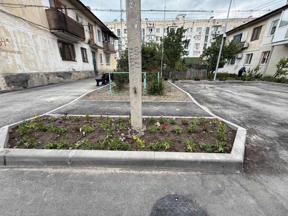 В районе центральной котельной были высажены новые цветы! В районе центральной котельной были высажены новые цветы!
