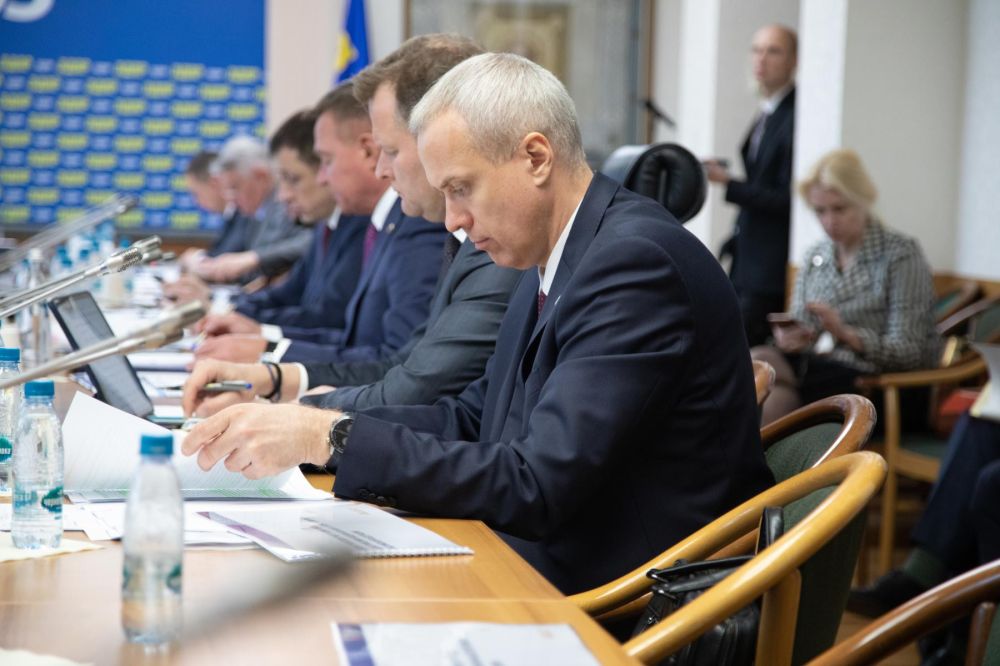 Роман Старовойт на встрече с фракцией ЛДПР рассказал о приоритетах развития транспортного комплекса страны Роман Старовойт на встрече с фракцией ЛДПР рассказал о приоритетах развития транспортного комплекса страны