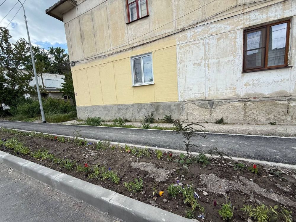 В районе центральной котельной были высажены новые цветы! В районе центральной котельной были высажены новые цветы!