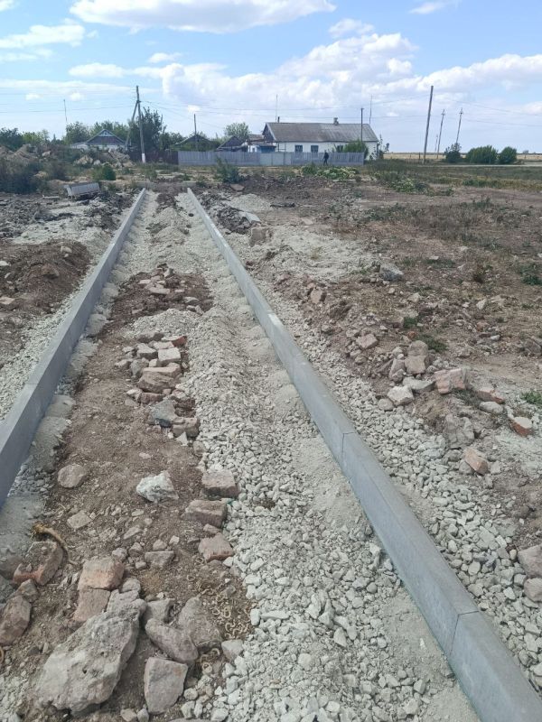 В селе Луганское продолжаются работы по благоустройству общественной территории В селе Луганское продолжаются работы по благоустройству общественной территории