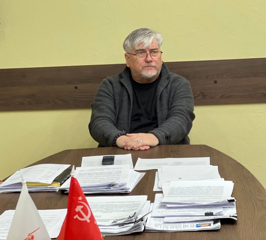 «Ежедневно рассматриваю десятки обращений жителей нашего города, касающихся самых разнообразных проблем», - Игорь Ивин. «Ежедневно рассматриваю десятки обращений жителей нашего города, касающихся самых разнообразных проблем», - Игорь Ивин.