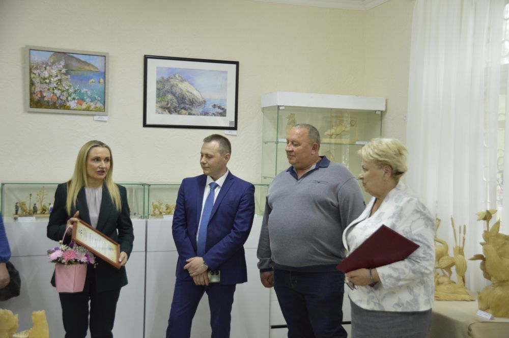 В Ремесленной палате Республики Крым состоялось открытие выставки работ художественной резьбы по дереву «Богородская игрушка» В Ремесленной палате Республики Крым состоялось открытие выставки работ художественной резьбы по дереву «Богородская игрушка»