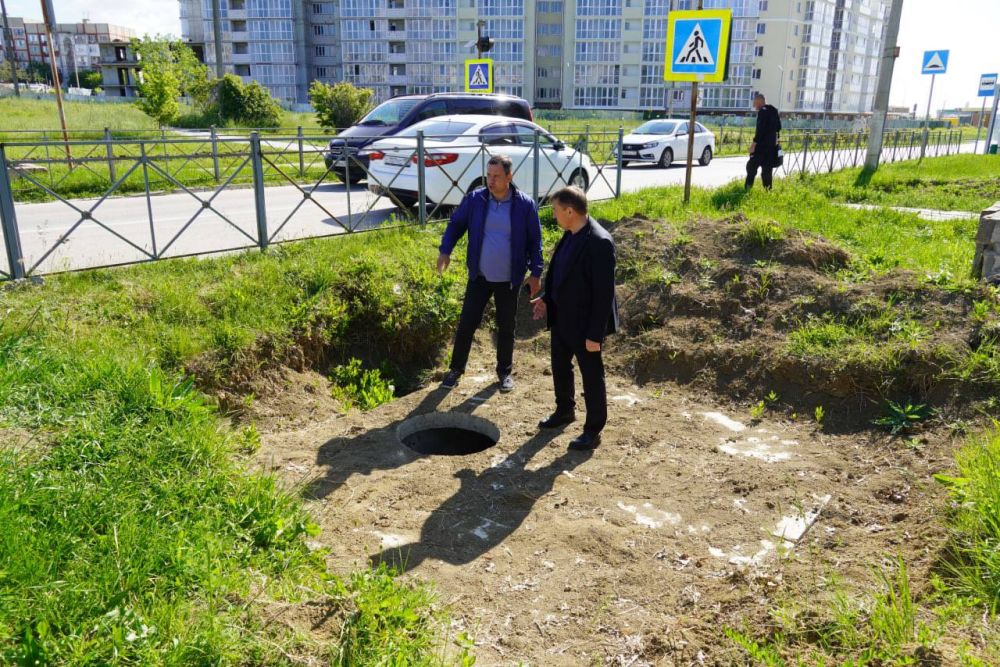 В Керчи с рабочим визитом пребывает Председатель Совета министров РК Юрий Гоцанюк. В Керчи с рабочим визитом пребывает Председатель Совета министров РК Юрий Гоцанюк.