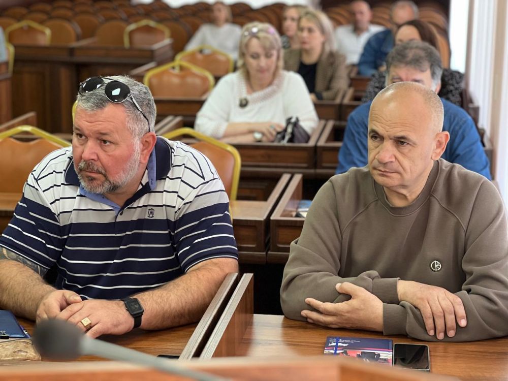 Игорь Ивин призвал руководителей предприятий города принимать активное участие во Всероссийском онлайн-голосовании по отбору общественных территорий Игорь Ивин призвал руководителей предприятий города принимать активное участие во Всероссийском онлайн-голосовании по отбору общественных территорий