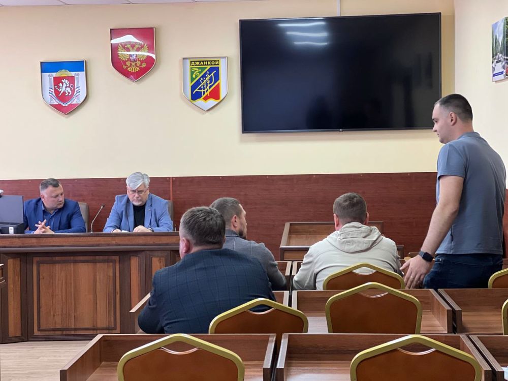 Игорь Ивин призвал руководителей предприятий города принимать активное участие во Всероссийском онлайн-голосовании по отбору общественных территорий Игорь Ивин призвал руководителей предприятий города принимать активное участие во Всероссийском онлайн-голосовании по отбору общественных территорий