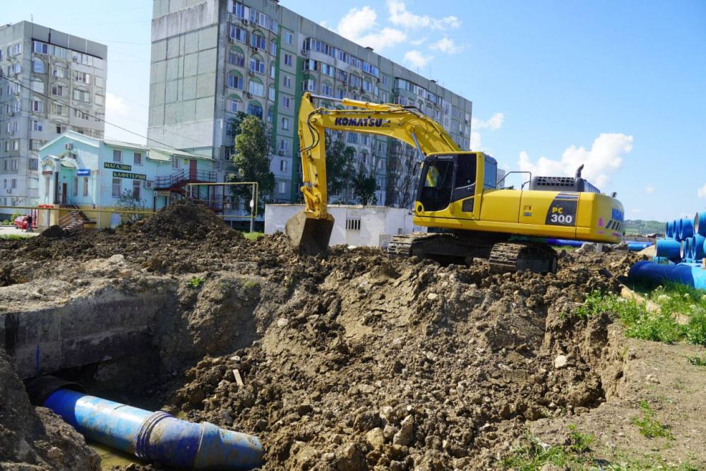 В Керчи с рабочим визитом пребывает Председатель Совета министров РК Юрий Гоцанюк. В Керчи с рабочим визитом пребывает Председатель Совета министров РК Юрий Гоцанюк.