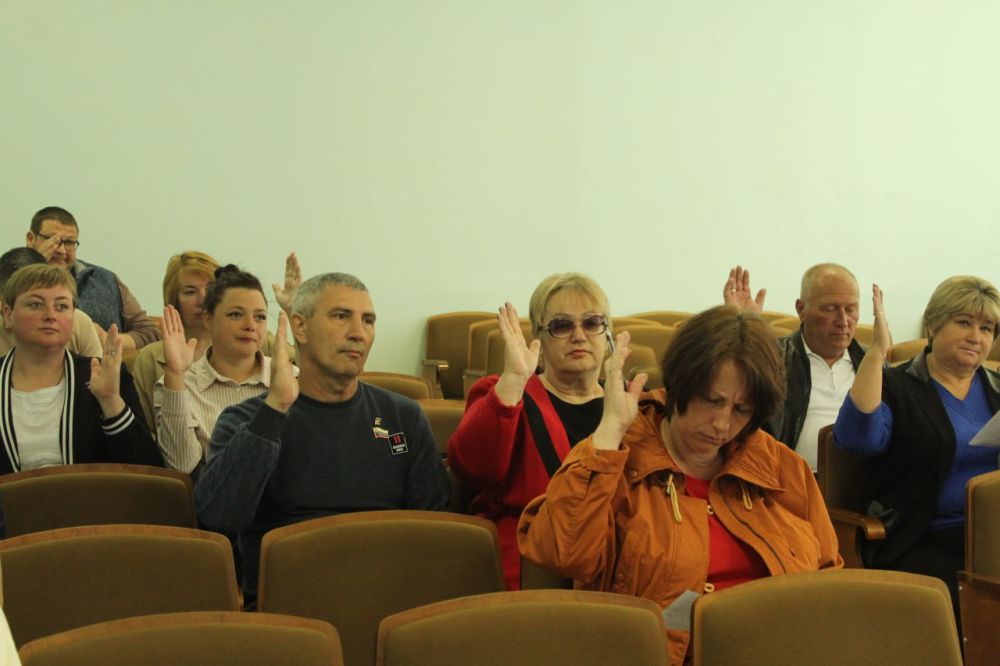 14 мая состоялось 17-е (внеочередное) заседание Советского районного совета под руководством председателя Советского районного совета Виктории Грицай