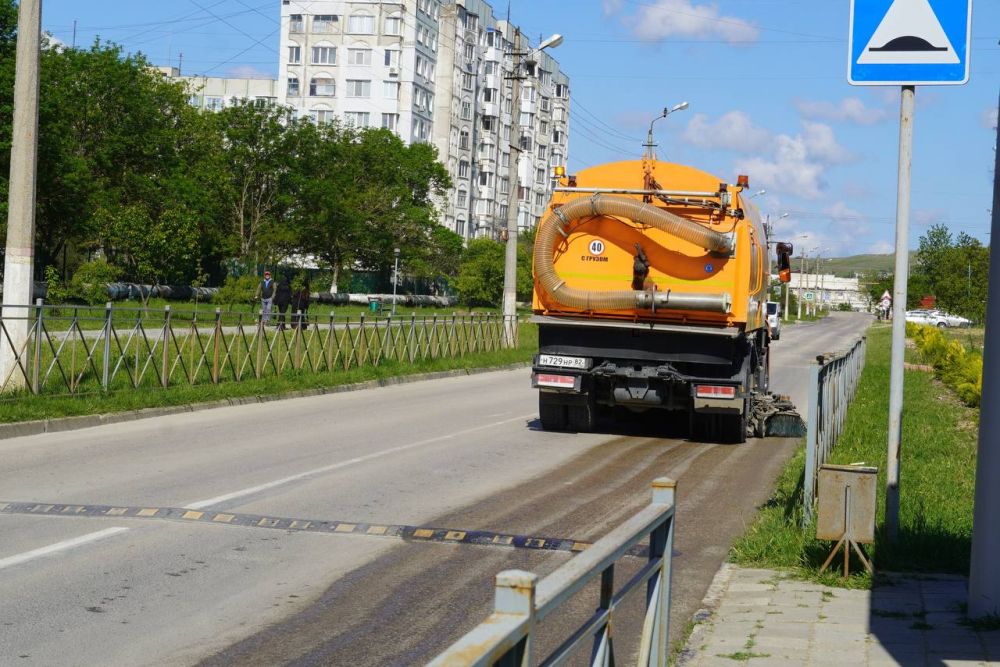 В Керчи с рабочим визитом пребывает Председатель Совета министров РК Юрий Гоцанюк. В Керчи с рабочим визитом пребывает Председатель Совета министров РК Юрий Гоцанюк.