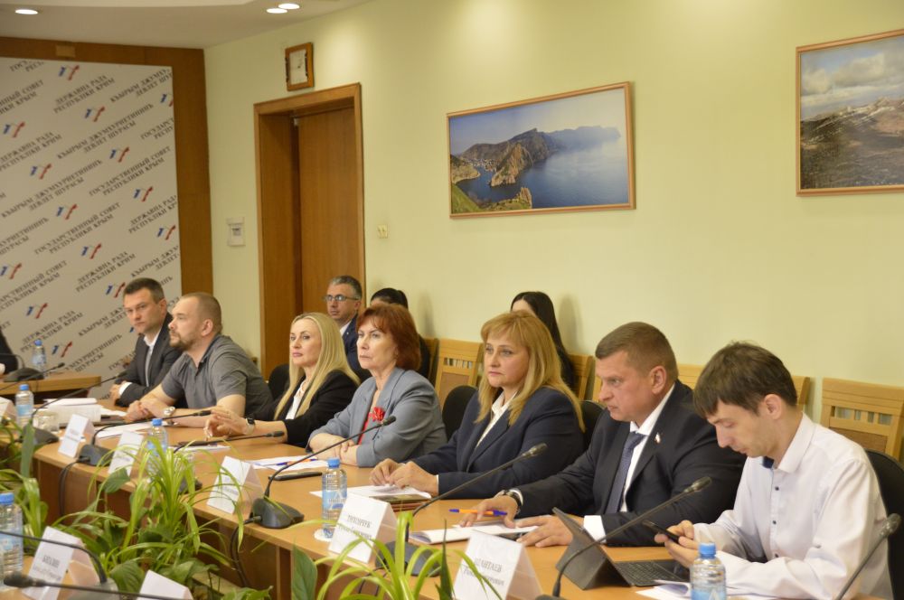 Светлана Лужецкая приняла участие в заседании профильного комитета крымского парламента Светлана Лужецкая приняла участие в заседании профильного комитета крымского парламента