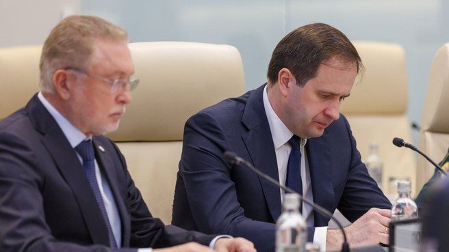 Виталий Савельев провёл заседание правительственной комиссии для координации работ по ликвидации последствий чрезвычайной ситуации, вызванной крушением танкеров в Керченском проливе Виталий Савельев провёл заседание правительственной комиссии для координации работ по ликвидации последствий чрезвычайной ситуации, вызванной крушением танкеров в Керченском проливе