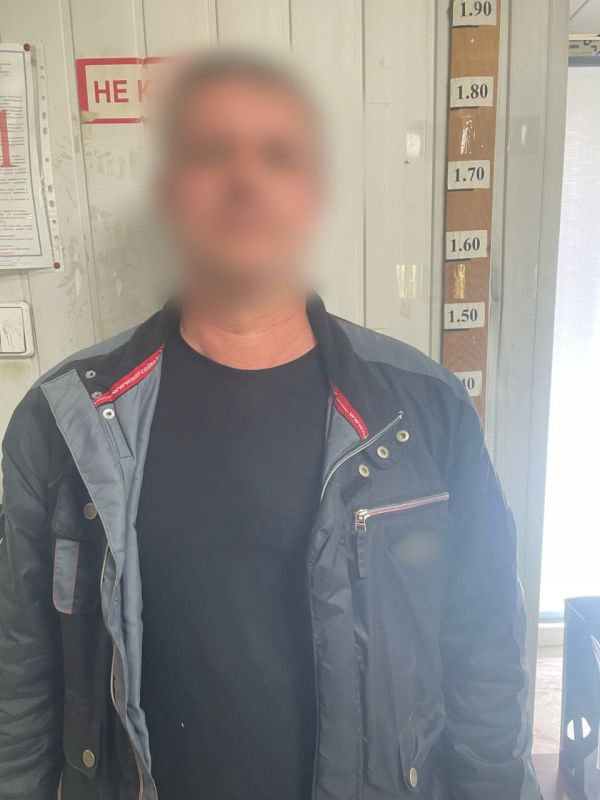 В Симферополе задержали мужчину с ружьём за разбой в офисе В Симферополе задержали мужчину с ружьём за разбой в офисе