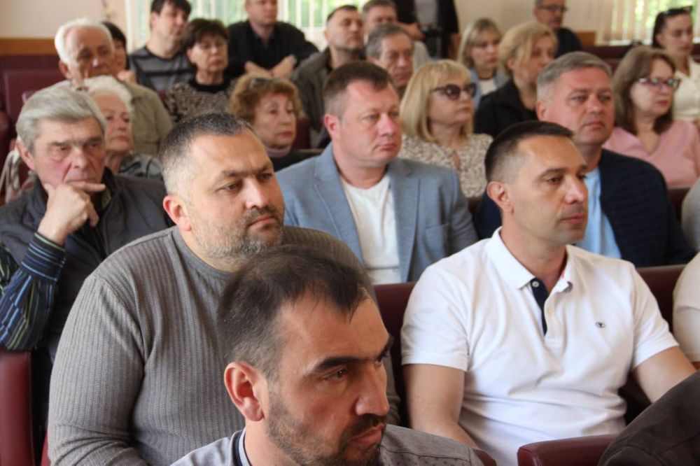 Вице-премьер Крыма Николай Воробьев провел выездное совещание в Феодосии Вице-премьер Крыма Николай Воробьев провел выездное совещание в Феодосии