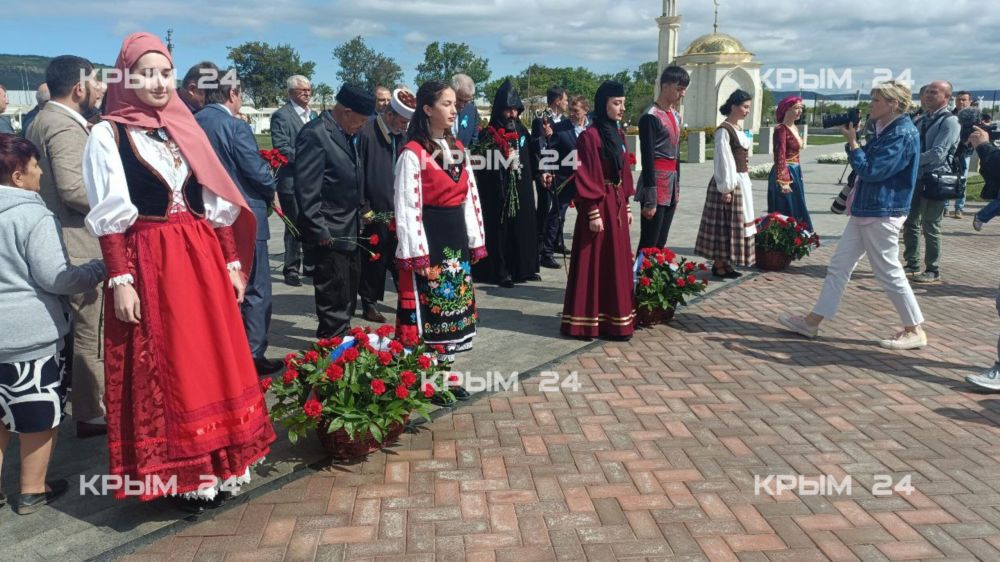 В Крыму почтили память жертв депортации В Крыму почтили память жертв депортации