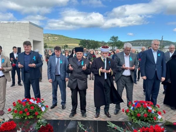 В Крыму почтили память жертв депортации В Крыму почтили память жертв депортации