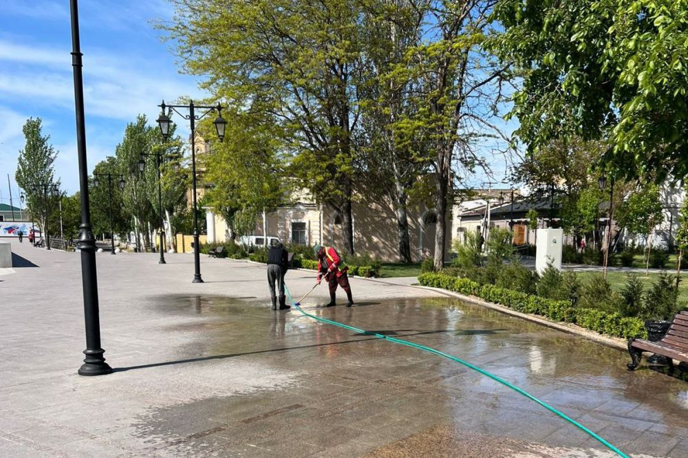 В Евпатории готовят набережную Терешковой к курортному сезону В Евпатории готовят набережную Терешковой к курортному сезону