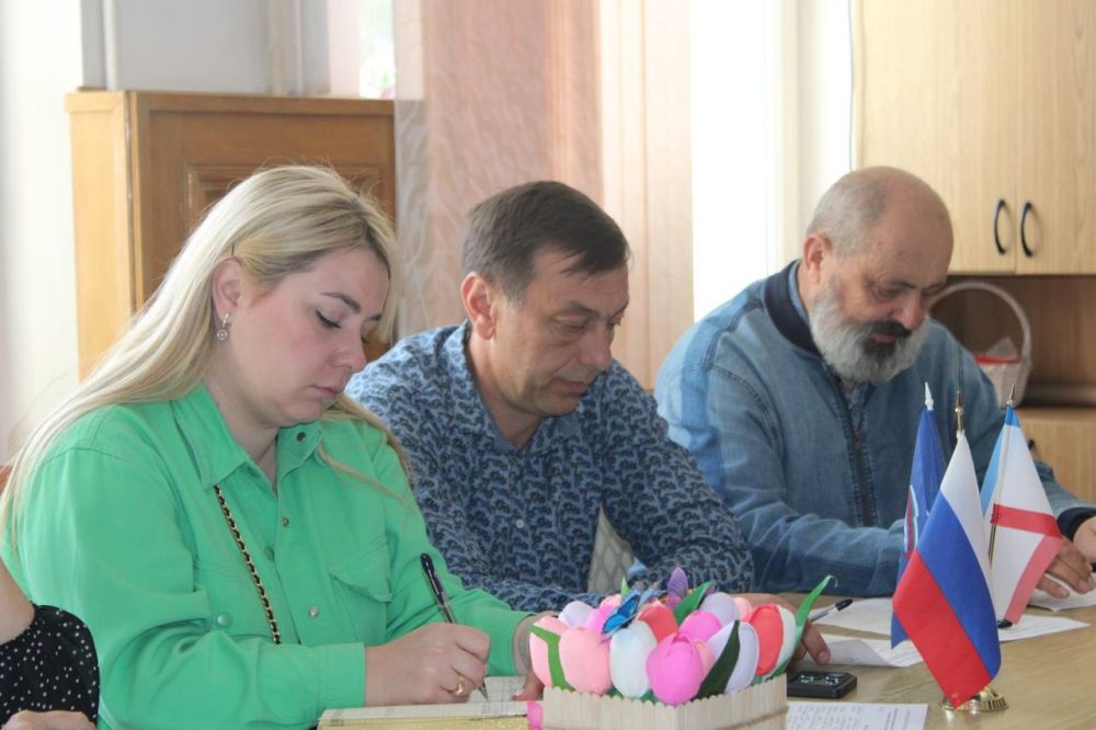 Заседание при главе муниципального образования Симферопольский район по подготовке мероприятий и подведению итогов патриотической акции «Знамя Победы» Заседание при главе муниципального образования Симферопольский район по подготовке мероприятий и подведению итогов патриотической акции «Знамя Победы»