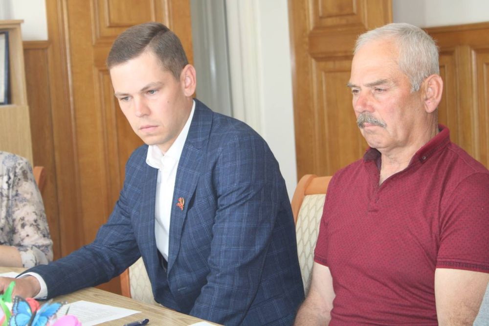 Заседание при главе муниципального образования Симферопольский район по подготовке мероприятий и подведению итогов патриотической акции «Знамя Победы» Заседание при главе муниципального образования Симферопольский район по подготовке мероприятий и подведению итогов патриотической акции «Знамя Победы»