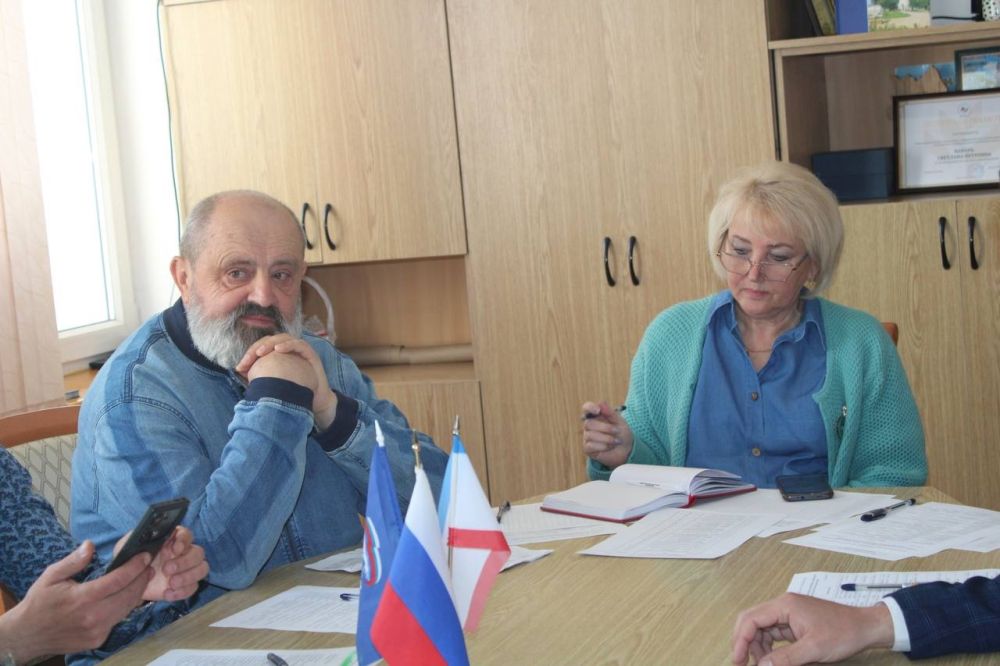 Заседание при главе муниципального образования Симферопольский район по подготовке мероприятий и подведению итогов патриотической акции «Знамя Победы» Заседание при главе муниципального образования Симферопольский район по подготовке мероприятий и подведению итогов патриотической акции «Знамя Победы»
