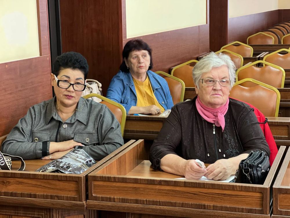 Встречи главы администрации города Игоря Ивина с председателями МКД продолжаются Встречи главы администрации города Игоря Ивина с председателями МКД продолжаются