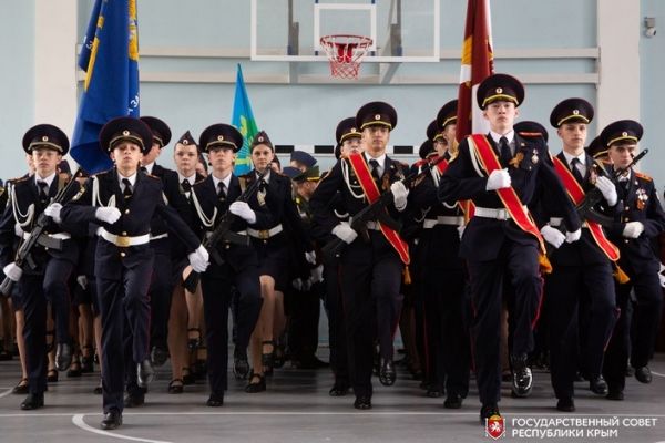 В селе Трёхпрудное Симферопольского района прошёл торжественный парад юных кадетов и казаков
