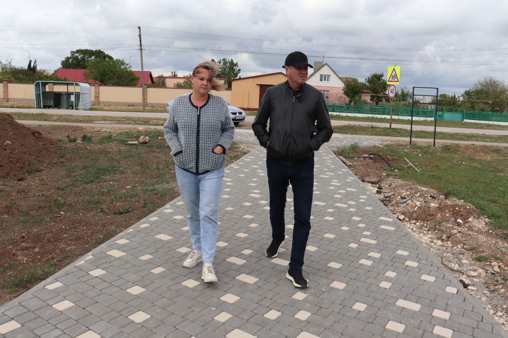 Глава администарции Сакского района Владислав Хаджиев посетил объекты благоустройства в сёлах Воробьево, Ромашкино, Колоски Глава администарции Сакского района Владислав Хаджиев посетил объекты благоустройства в сёлах Воробьево, Ромашкино, Колоски