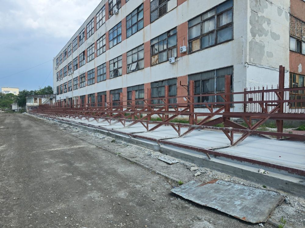 В поселке Приморском продолжаются работы по капремонту стадиона В поселке Приморском продолжаются работы по капремонту стадиона