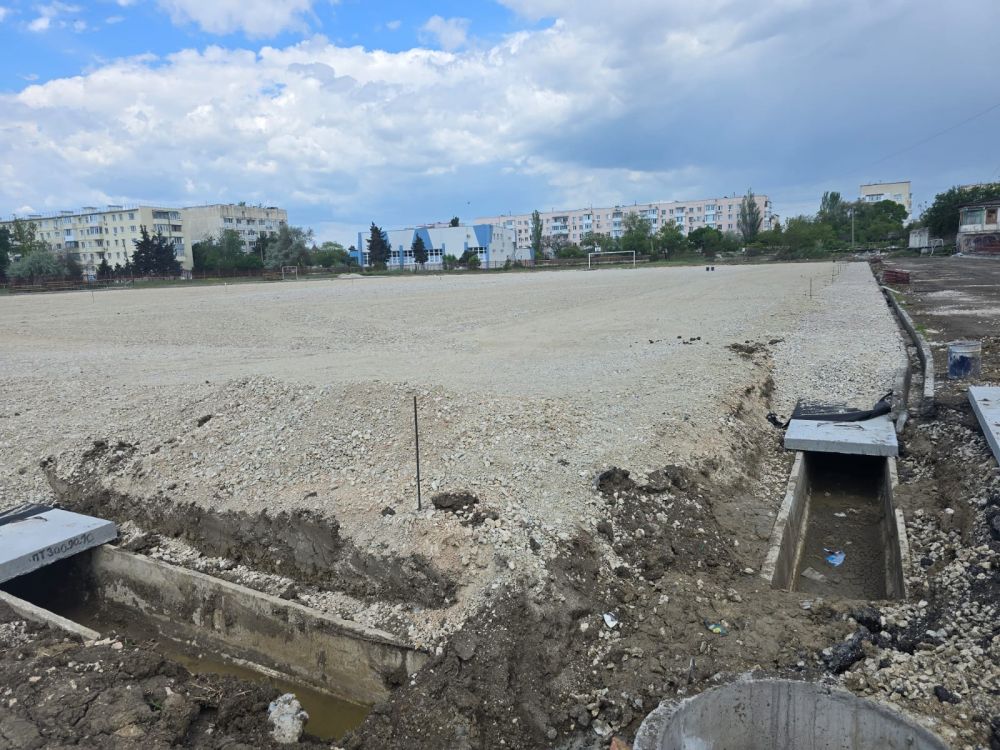 В поселке Приморском продолжаются работы по капремонту стадиона В поселке Приморском продолжаются работы по капремонту стадиона