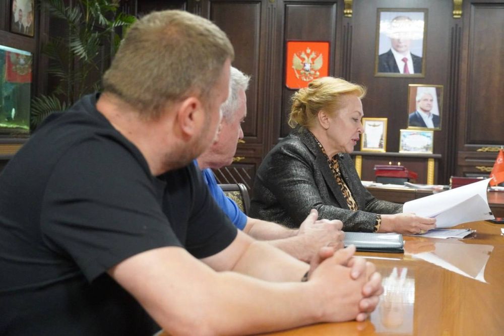 Глава администрации Керчи Олег Каторгин провел совещание с компанией «СТГ-Юг» Глава администрации Керчи Олег Каторгин провел совещание с компанией «СТГ-Юг»
