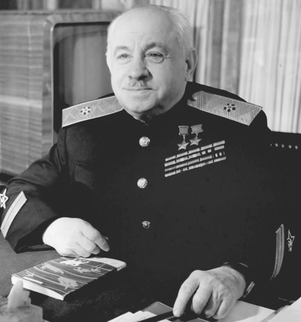 Из голодной бедности в адмиралы и доктора наук. Жизнь полярника Ивана Папанина Из голодной бедности в адмиралы и доктора наук. Жизнь полярника Ивана Папанина