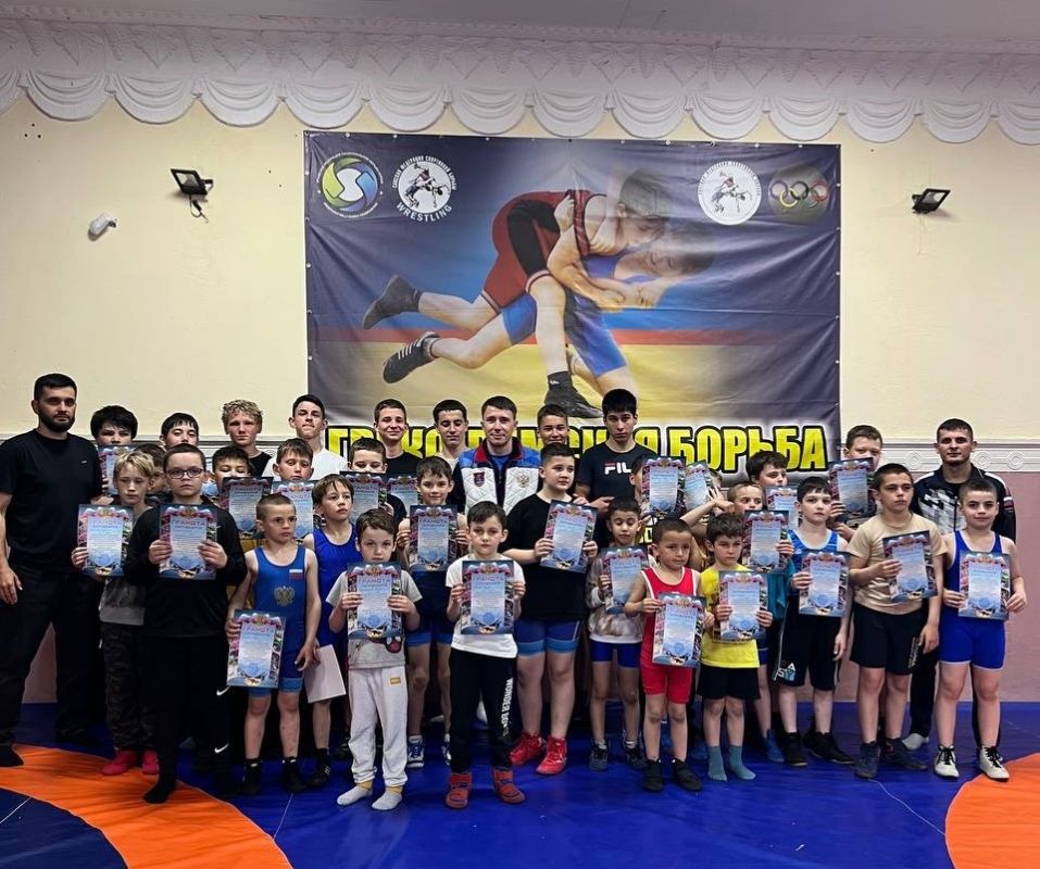 Поздравляем победителей! Благодарим родителей, тренеров, гордимся спортсменами Сакского района!- Владислав Хаджиев Поздравляем победителей! Благодарим родителей, тренеров, гордимся спортсменами Сакского района!- Владислав Хаджиев