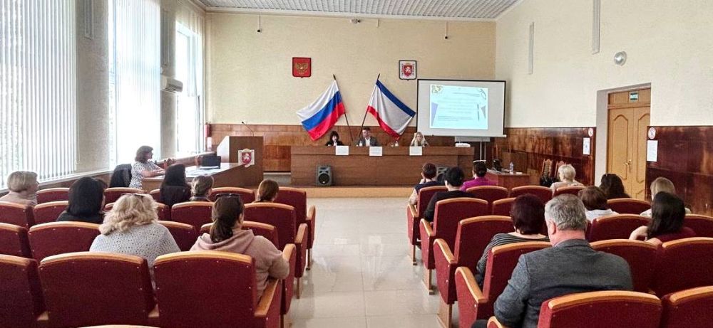 Специалисты Госкомархива провели семинар в администрации Черноморского района Специалисты Госкомархива провели семинар в администрации Черноморского района