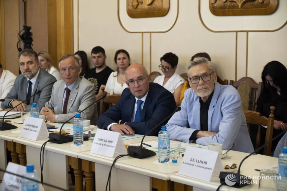Власти Крыма и народные артисты России обсудили проблемы развития культуры в стране