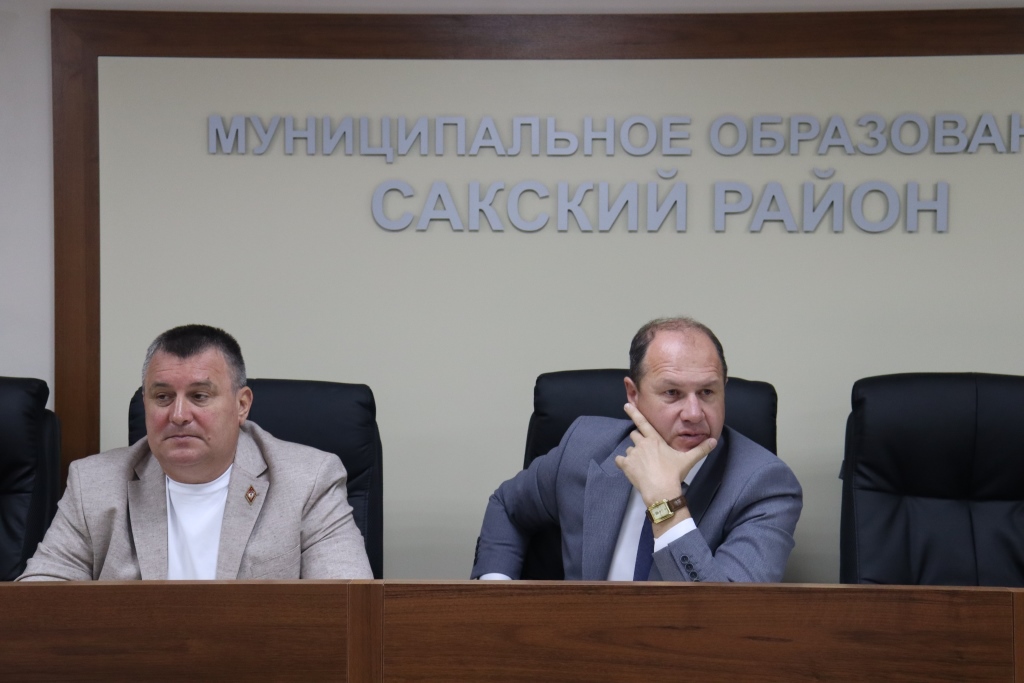 Владислав Хаджиев, Михаил Слободяник провели совещание по зачислению добровольцев на военную службу по контракту Владислав Хаджиев, Михаил Слободяник провели совещание по зачислению добровольцев на военную службу по контракту