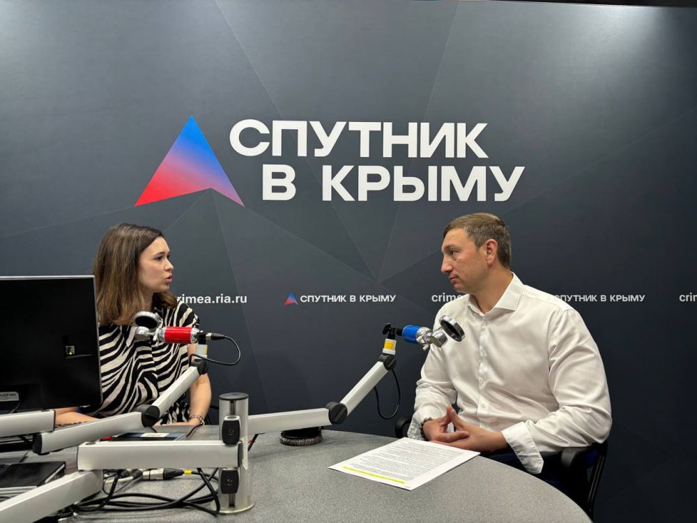 Ждем вас в эфире в 16.30!. Первый заместитель министра транспорта Республики Крым Арсений Козловский рассказал в эфире радио "Спутник в Крыму" как строятся в Республике дороги, как работают пункты пропуска в Крым через новые...